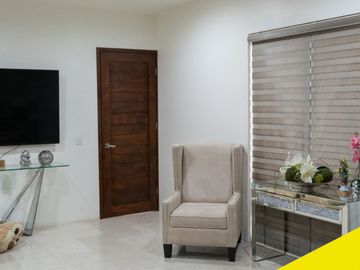 Residencia de 3 pisos en venta en La Cañada Residencial
