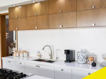 Residencia de 3 pisos en venta en La Cañada Residencial