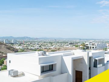 Residencia de 3 pisos en venta en La Cañada Residencial