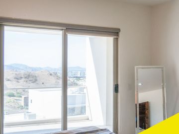 Residencia de 3 pisos en venta en La Cañada Residencial