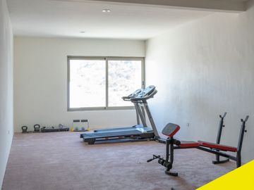 Residencia de 3 pisos en venta en La Cañada Residencial