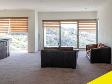 Residencia de 3 pisos en venta en La Cañada Residencial