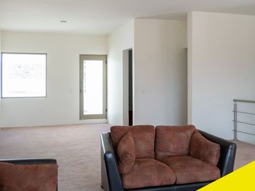 Residencia de 3 pisos en venta en La Cañada Residencial