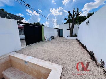 CASA EN ESQUINA RECIEN REMODELADA EN EL CENTRO DE MERIDA