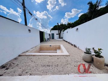 CASA EN ESQUINA RECIEN REMODELADA EN EL CENTRO DE MERIDA