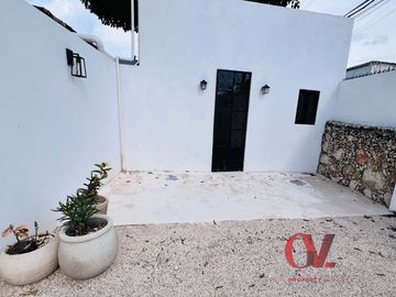 CASA EN ESQUINA RECIEN REMODELADA EN EL CENTRO DE MERIDA