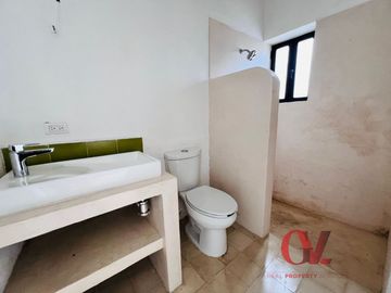 CASA EN ESQUINA RECIEN REMODELADA EN EL CENTRO DE MERIDA