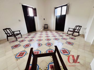 CASA EN ESQUINA RECIEN REMODELADA EN EL CENTRO DE MERIDA