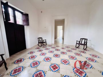 CASA EN ESQUINA RECIEN REMODELADA EN EL CENTRO DE MERIDA
