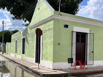 CASA EN ESQUINA RECIEN REMODELADA EN EL CENTRO DE MERIDA