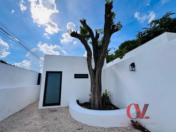 CASA EN ESQUINA RECIEN REMODELADA EN EL CENTRO DE MERIDA
