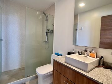 SUITE DE LUJO EN VENTA-SECTOR CATALINA ALDAZ, CERCA A LA PORTUGAL