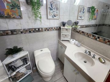 HERMOSO DEPARTAMENTO EN PRIMERO PISO ELEVADO, ZONA EXCLUSIVA DE SURCO