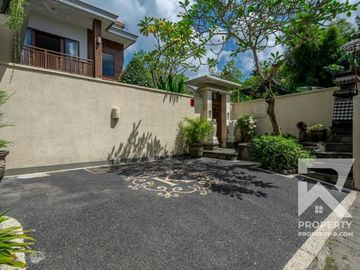Spacious 3 Bedroom Villa in Jimbaran Bali for Rent Yearly