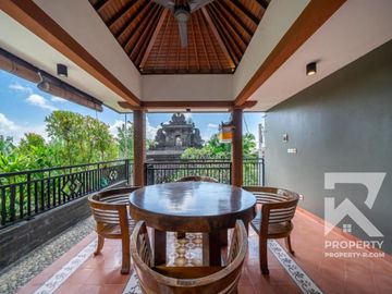 Spacious 3 Bedroom Villa in Jimbaran Bali for Rent Yearly