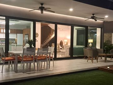 Casa moderna en venta en Lagos del Sol Cancun.