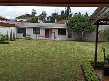 CASA DE LUJO EN LA EXCLUSIVA URB. SAN JOSE EN EL VALLE DE LOS CHILLOS