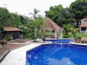 Casa a pie de calle que combina Elegancia y Amplitud en Venta y Renta