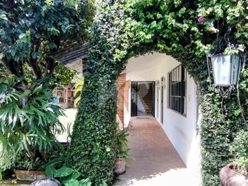 Casa a pie de calle que combina Elegancia y Amplitud en Venta y Renta