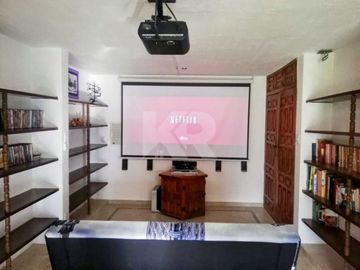 Casa a pie de calle que combina Elegancia y Amplitud en Venta y Renta