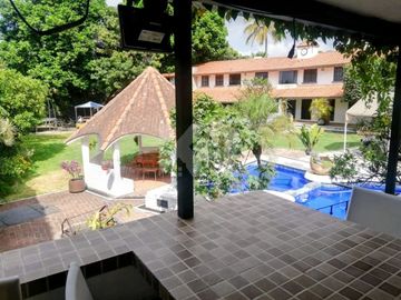 Casa a pie de calle que combina Elegancia y Amplitud en Venta y Renta