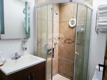 Casa a pie de calle que combina Elegancia y Amplitud en Venta y Renta