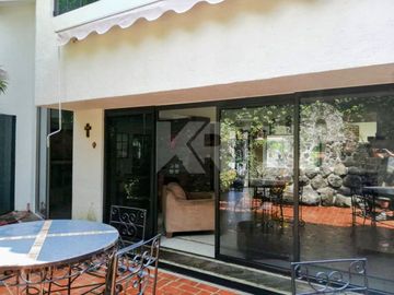 Casa a pie de calle que combina Elegancia y Amplitud en Venta y Renta