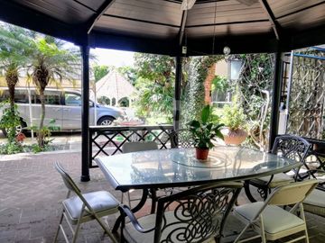 Casa a pie de calle que combina Elegancia y Amplitud en Venta y Renta