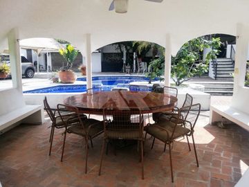 Casa a pie de calle que combina Elegancia y Amplitud en Venta y Renta