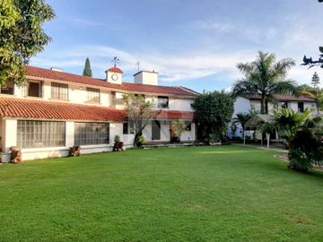 Casa a pie de calle que combina Elegancia y Amplitud en Venta y Renta