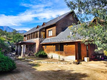 Leon Propiedades vende gran casa en sector Los Canelos, Curacaví.