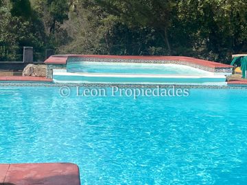 Leon Propiedades vende gran casa en sector Los Canelos, Curacaví.