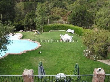 Leon Propiedades vende gran casa en sector Los Canelos, Curacaví.