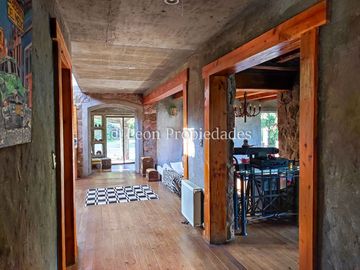 Leon Propiedades vende gran casa en sector Los Canelos, Curacaví.