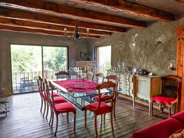 Leon Propiedades vende gran casa en sector Los Canelos, Curacaví.