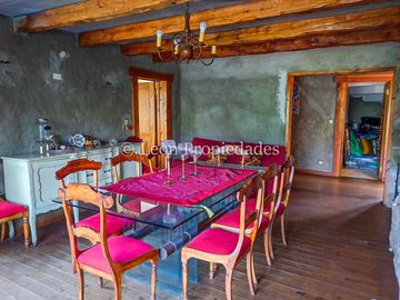Leon Propiedades vende gran casa en sector Los Canelos, Curacaví.