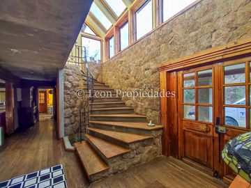 Leon Propiedades vende gran casa en sector Los Canelos, Curacaví.