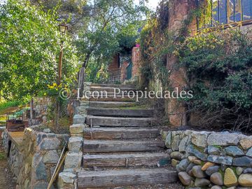 Leon Propiedades vende gran casa en sector Los Canelos, Curacaví.