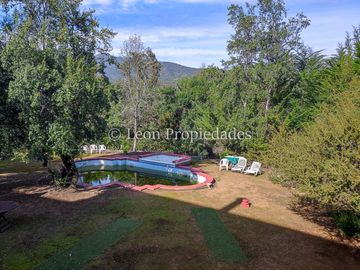 Leon Propiedades vende gran casa en sector Los Canelos, Curacaví.