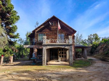 Leon Propiedades vende gran casa en sector Los Canelos, Curacaví.