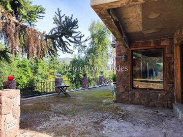 Leon Propiedades vende gran casa en sector Los Canelos, Curacaví.