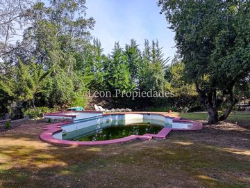 Leon Propiedades vende gran casa en sector Los Canelos, Curacaví.