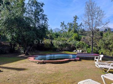 Leon Propiedades vende gran casa en sector Los Canelos, Curacaví.