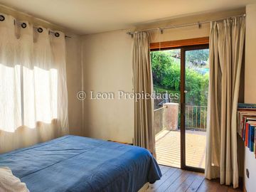 Leon Propiedades vende gran casa en sector Los Canelos, Curacaví.