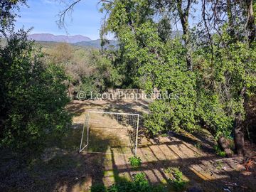 Leon Propiedades vende gran casa en sector Los Canelos, Curacaví.