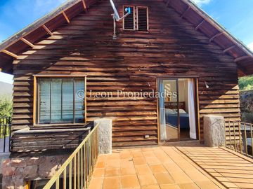 Leon Propiedades vende gran casa en sector Los Canelos, Curacaví.