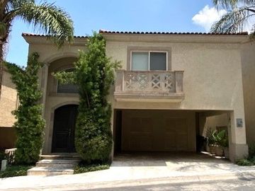 Casa en Venta en Los Angeles, Bosque Residencial, Valle Oriente