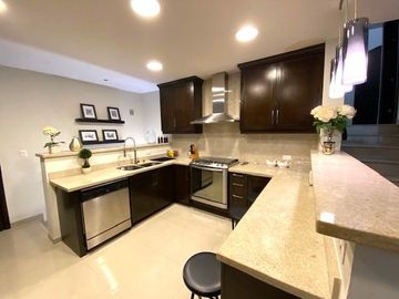 Casa en Venta en Los Angeles, Bosque Residencial, Valle Oriente