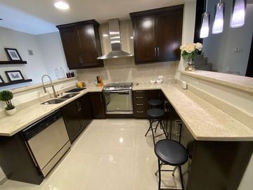 Casa en Venta en Los Angeles, Bosque Residencial, Valle Oriente