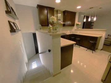Casa en Venta en Los Angeles, Bosque Residencial, Valle Oriente